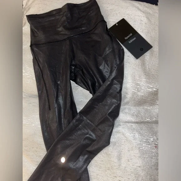 Wunder Train High-Rise Tight with Pockets 25"
Foil - Picture 6 of 7